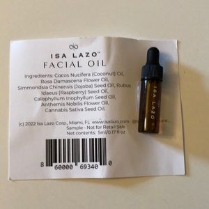 Isa Lazo facial oil